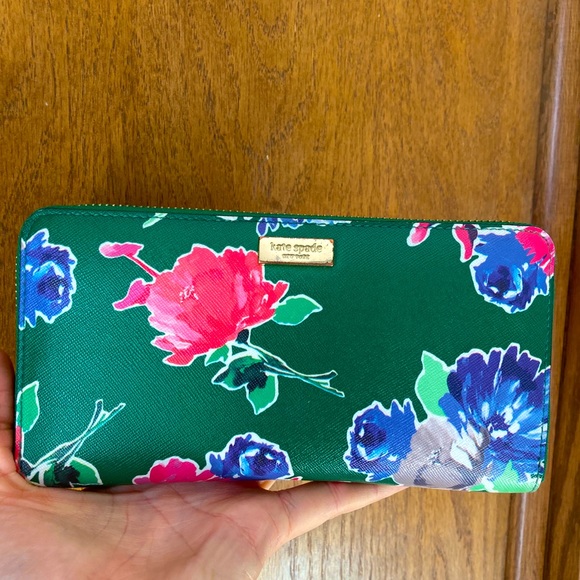 Kate Spade wallet - Picture 1 of 13
